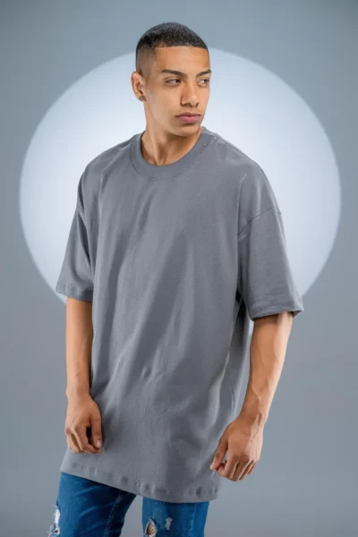 Camiseta Oversized Cinza Chumbo .