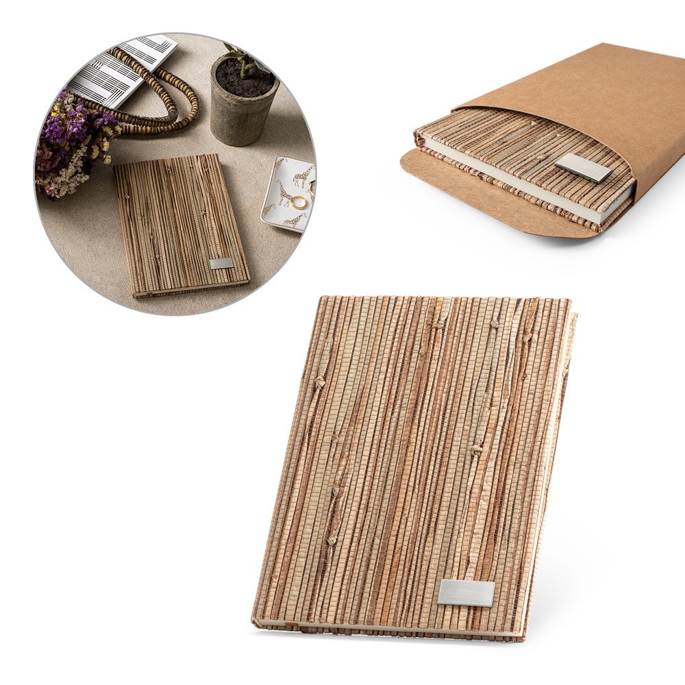 NERUDA II. Caderno A5 de capa dura em palha natural com páginas pautadas recicladas