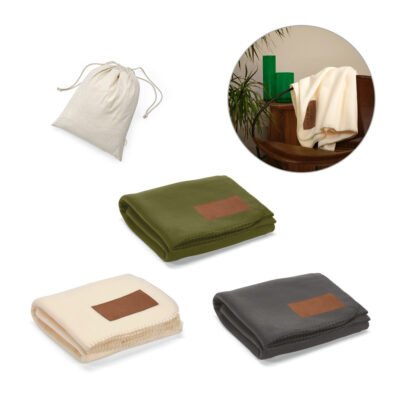 COZY. Manta em tecido polar, 100% poliéster reciclado (100% rPET) (140 g/m²)