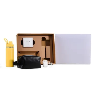 Kit Garrafa, Necessaire e Fone - 3 personalizada com logo