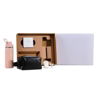 Kit Garrafa, Necessaire e Fone - 3 personalizada com logo