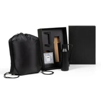 Kit Mochila, Garrafa e Fone Bluetooth - 3 por sacola preta personalizada com logo